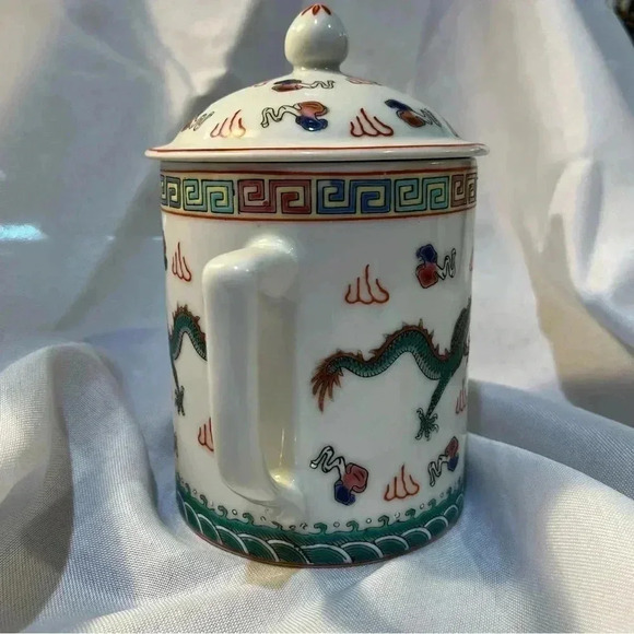 Vintage Traditional Chinese Tea Mugs with Lids - Picture 3 of 9